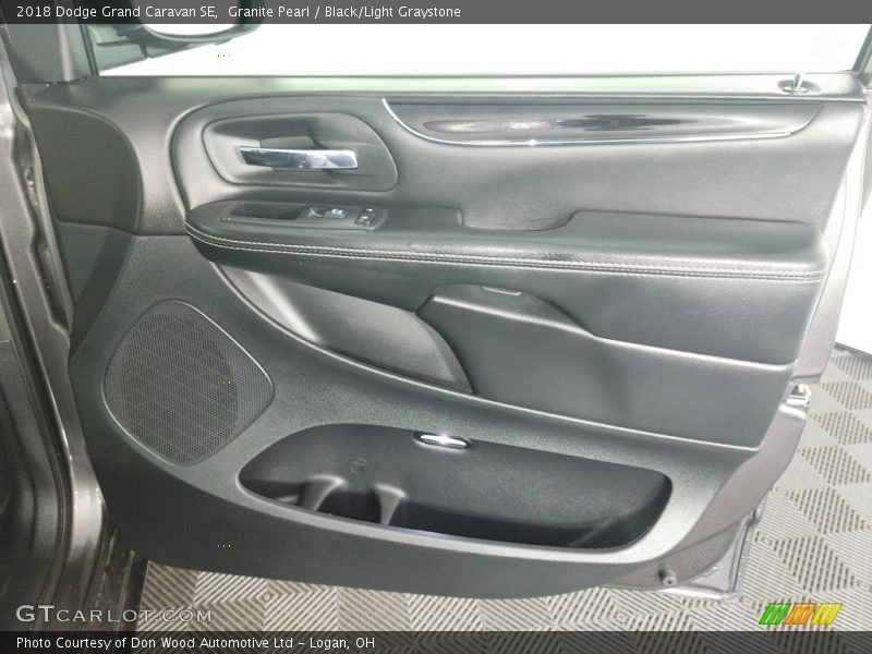 Granite Pearl / Black/Light Graystone 2018 Dodge Grand Caravan SE