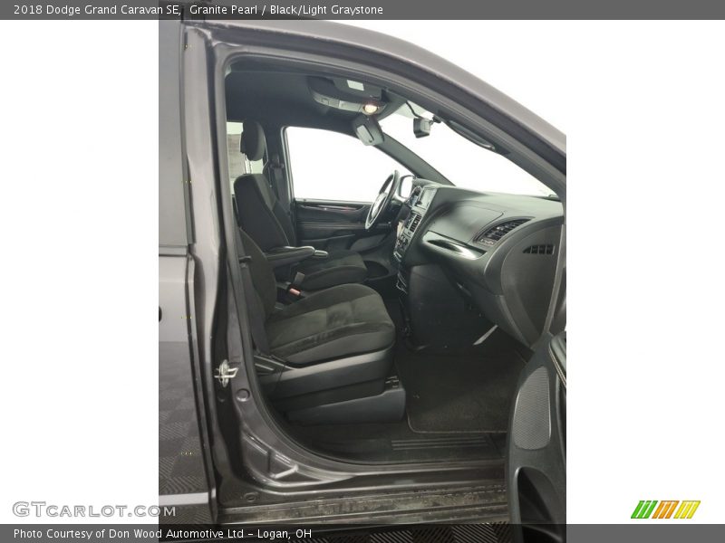 Granite Pearl / Black/Light Graystone 2018 Dodge Grand Caravan SE