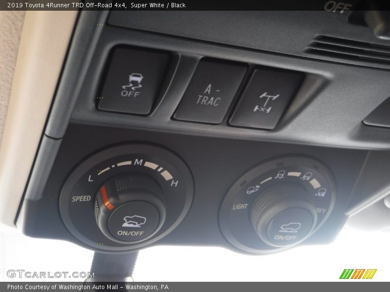Super White / Black 2019 Toyota 4Runner TRD Off-Road 4x4