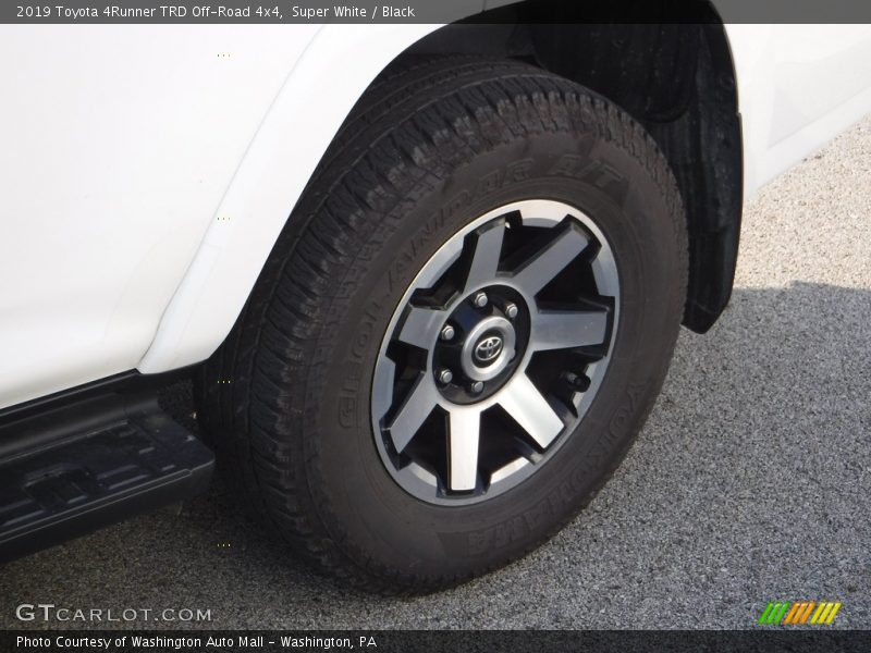 Super White / Black 2019 Toyota 4Runner TRD Off-Road 4x4