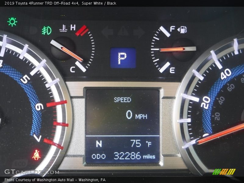 Super White / Black 2019 Toyota 4Runner TRD Off-Road 4x4