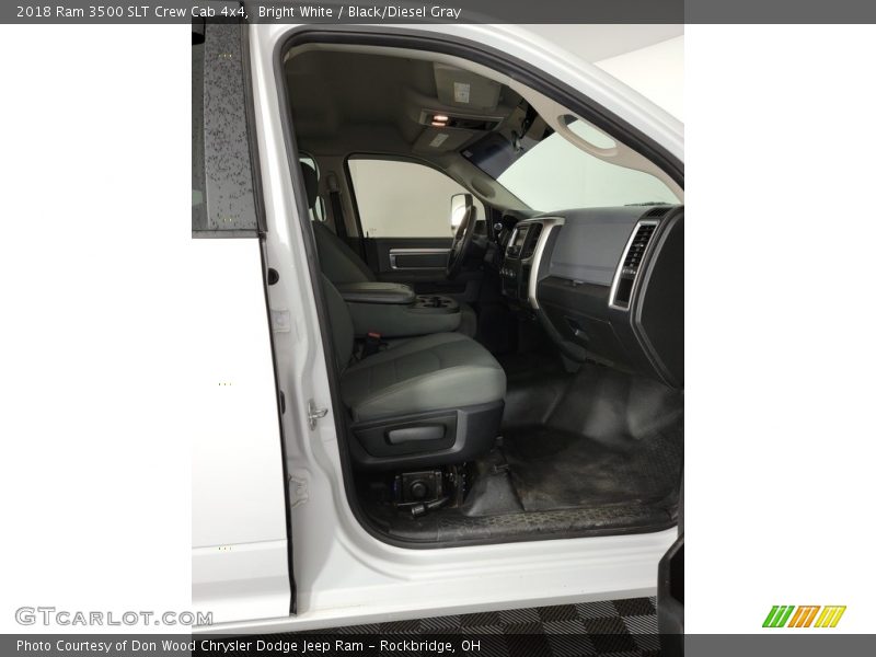 Bright White / Black/Diesel Gray 2018 Ram 3500 SLT Crew Cab 4x4