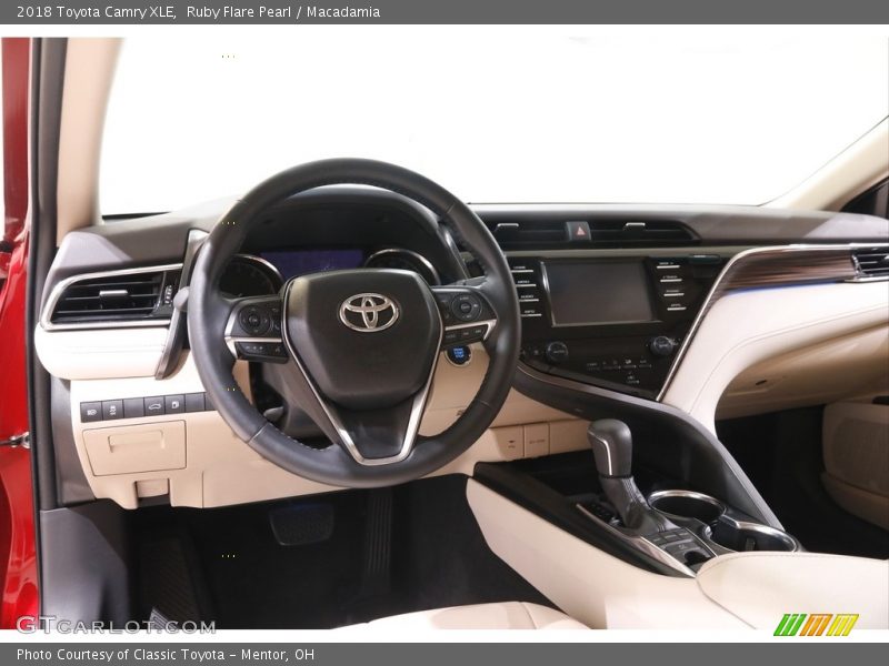 Ruby Flare Pearl / Macadamia 2018 Toyota Camry XLE