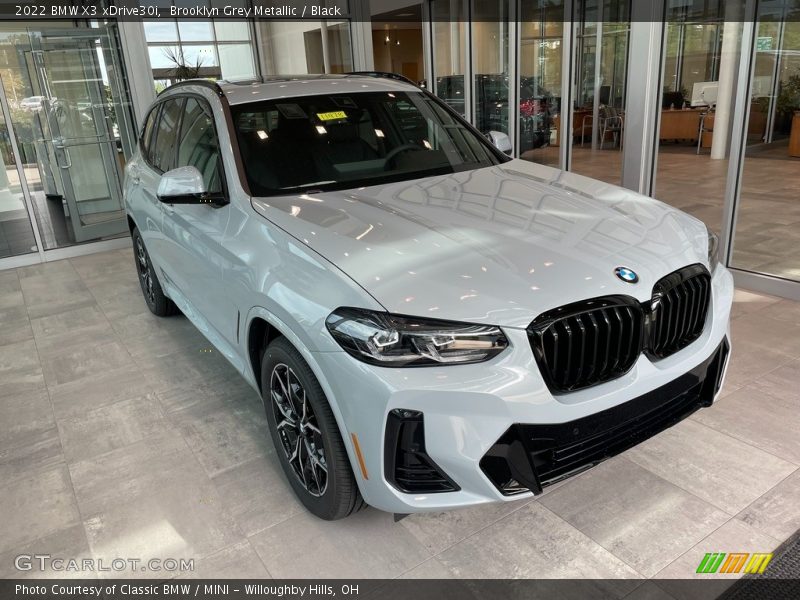 Front 3/4 View of 2022 X3 xDrive30i