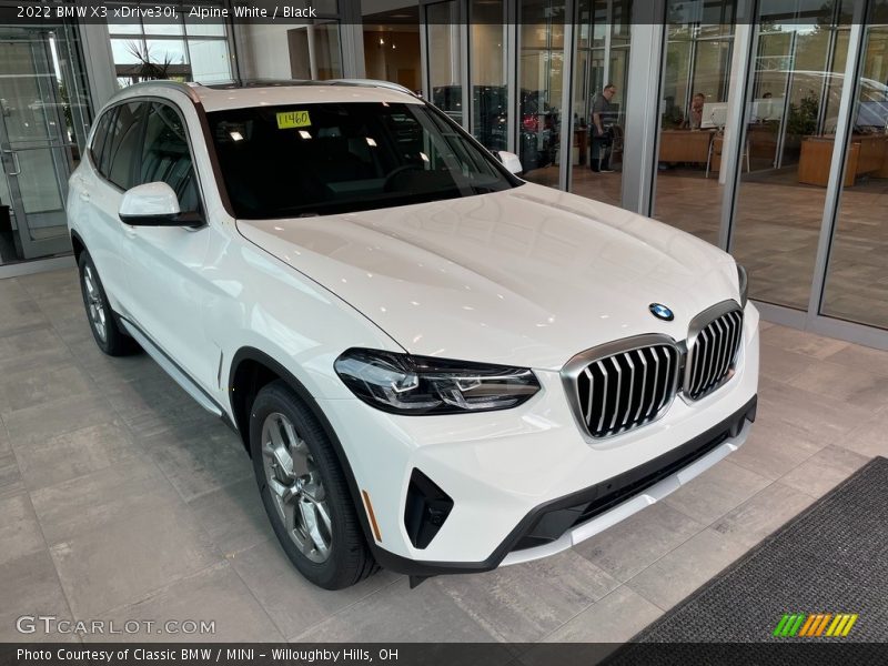 Front 3/4 View of 2022 X3 xDrive30i