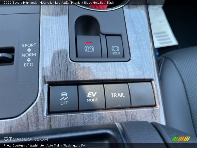 Midnight Black Metallic / Black 2021 Toyota Highlander Hybrid Limited AWD