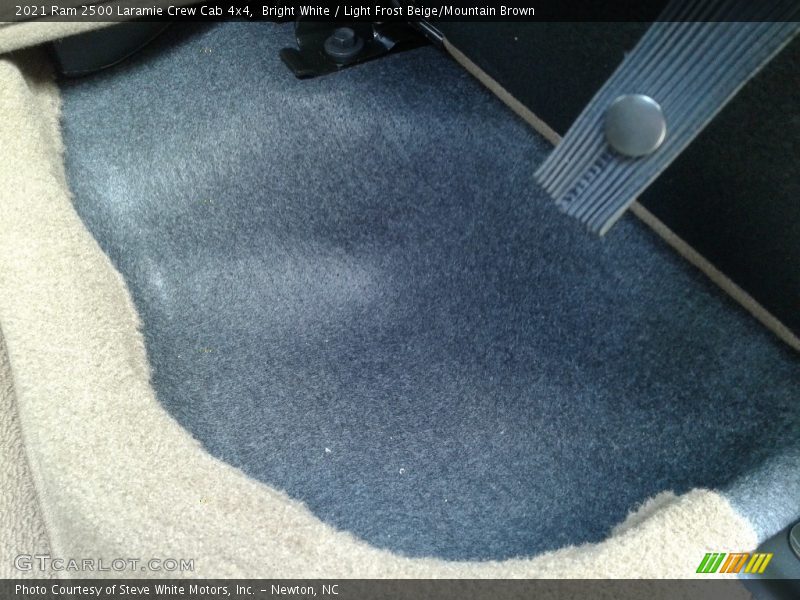 Bright White / Light Frost Beige/Mountain Brown 2021 Ram 2500 Laramie Crew Cab 4x4