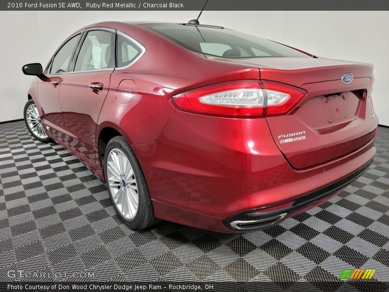 Ruby Red Metallic / Charcoal Black 2016 Ford Fusion SE AWD