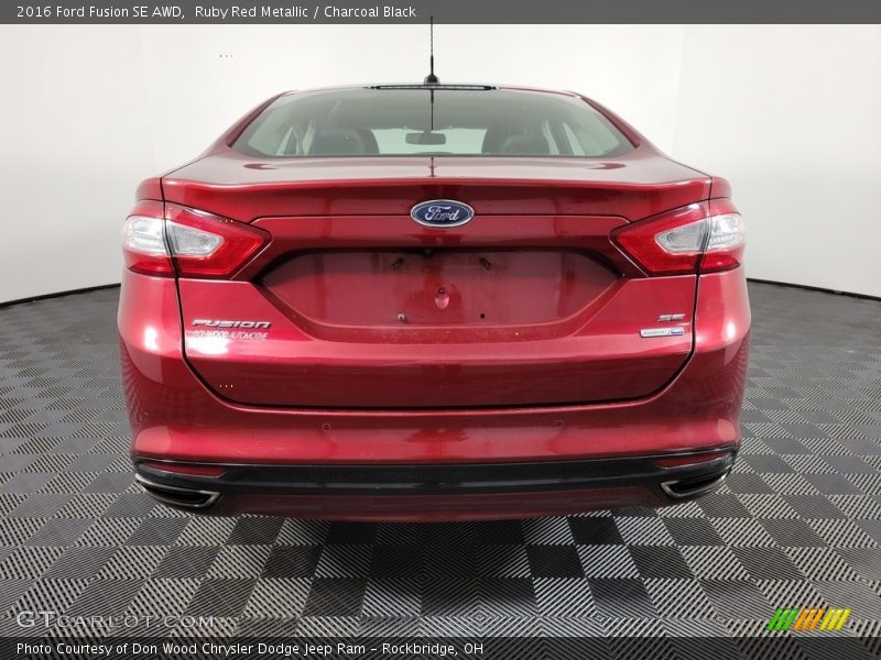 Ruby Red Metallic / Charcoal Black 2016 Ford Fusion SE AWD