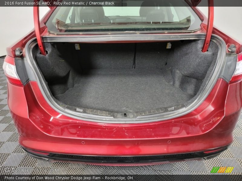 Ruby Red Metallic / Charcoal Black 2016 Ford Fusion SE AWD