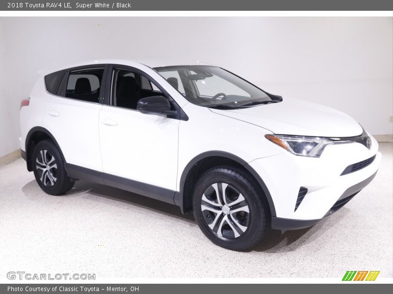 Super White / Black 2018 Toyota RAV4 LE