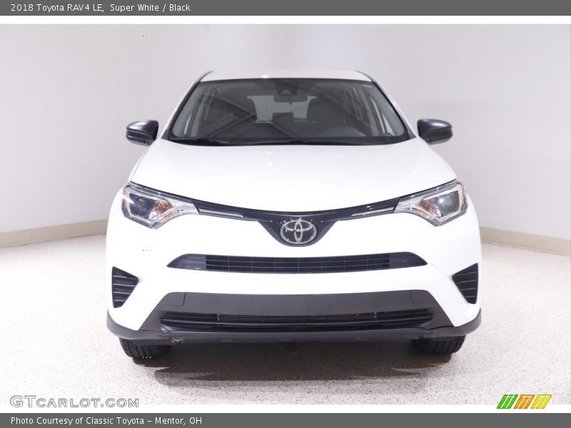 Super White / Black 2018 Toyota RAV4 LE