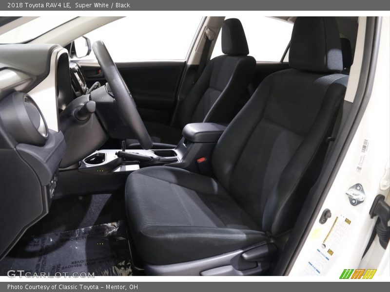 Super White / Black 2018 Toyota RAV4 LE
