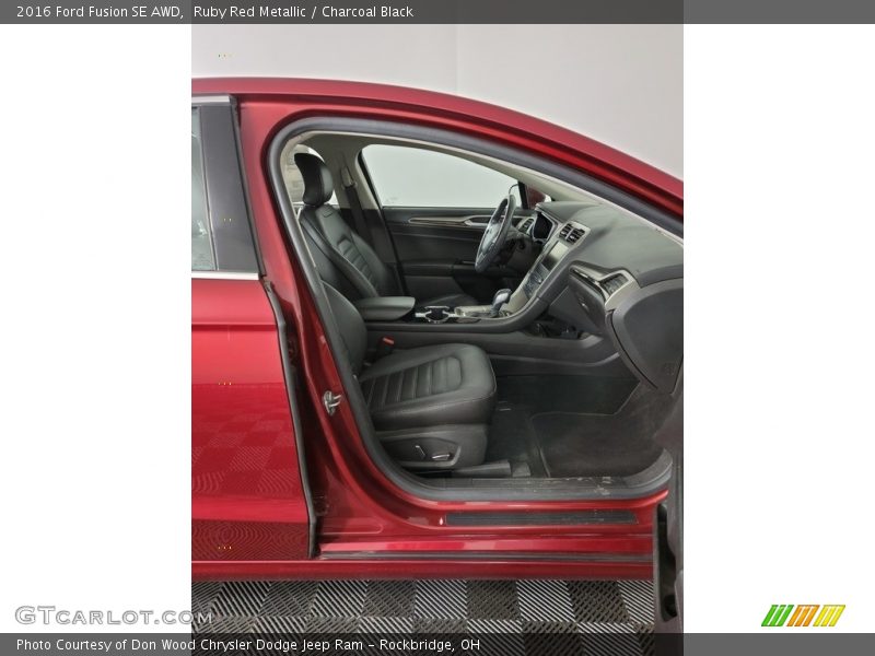 Ruby Red Metallic / Charcoal Black 2016 Ford Fusion SE AWD