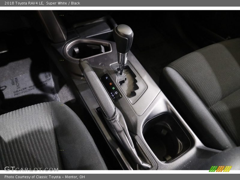Super White / Black 2018 Toyota RAV4 LE