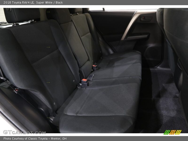 Super White / Black 2018 Toyota RAV4 LE