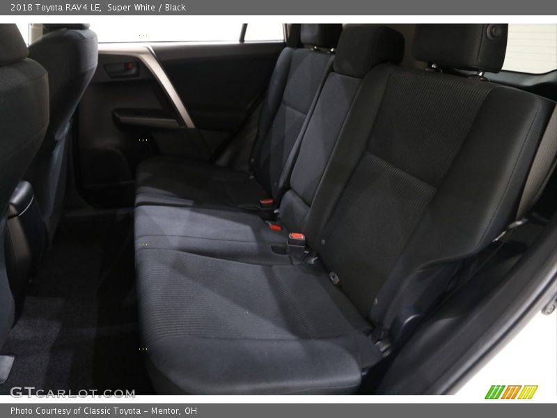 Super White / Black 2018 Toyota RAV4 LE