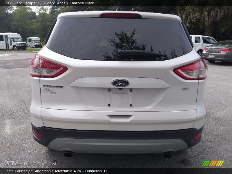 Oxford White / Charcoal Black 2016 Ford Escape SE