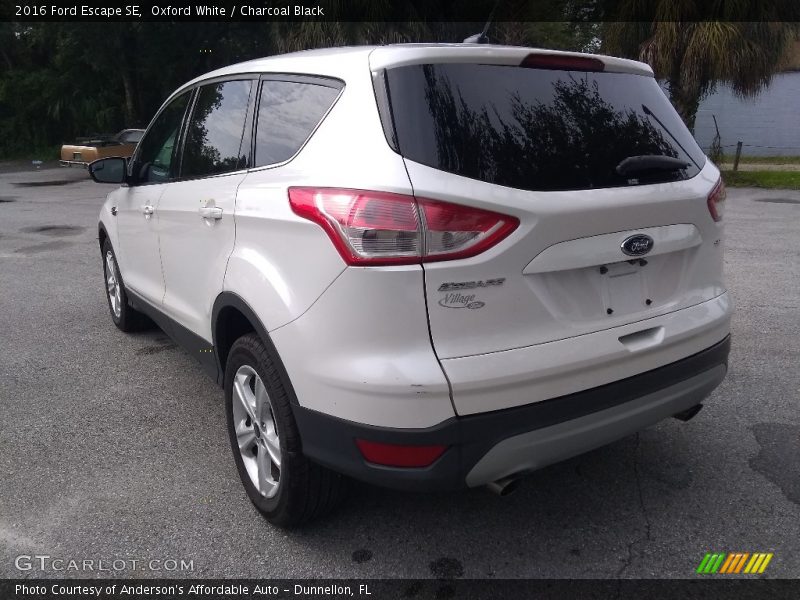 Oxford White / Charcoal Black 2016 Ford Escape SE