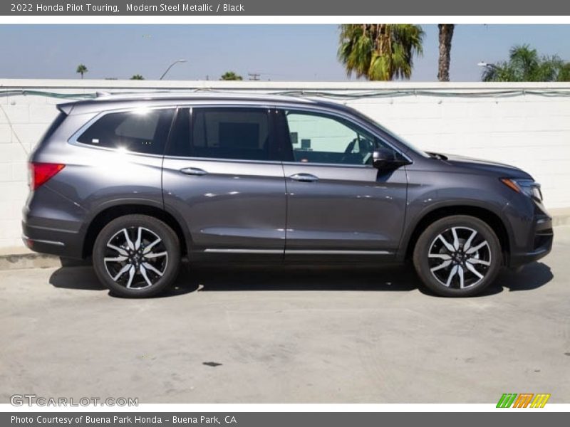 Modern Steel Metallic / Black 2022 Honda Pilot Touring