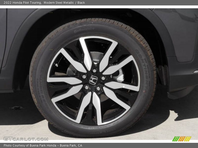 Modern Steel Metallic / Black 2022 Honda Pilot Touring