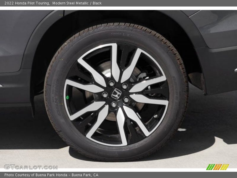 Modern Steel Metallic / Black 2022 Honda Pilot Touring