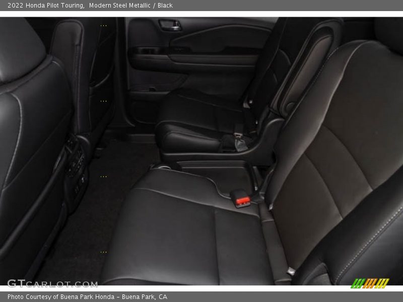 Modern Steel Metallic / Black 2022 Honda Pilot Touring