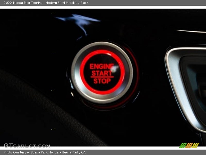 Modern Steel Metallic / Black 2022 Honda Pilot Touring