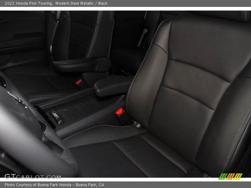 Modern Steel Metallic / Black 2022 Honda Pilot Touring
