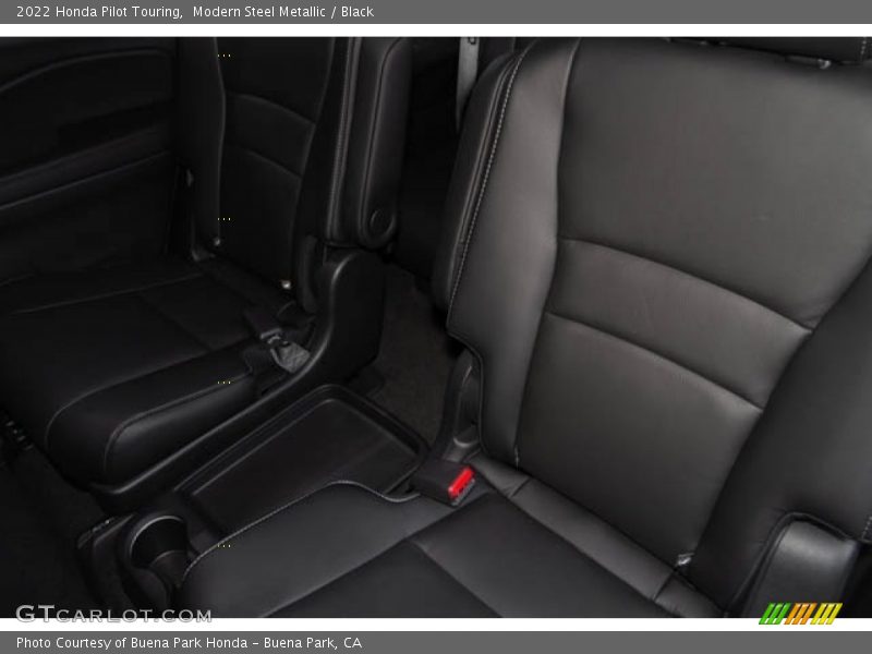 Modern Steel Metallic / Black 2022 Honda Pilot Touring