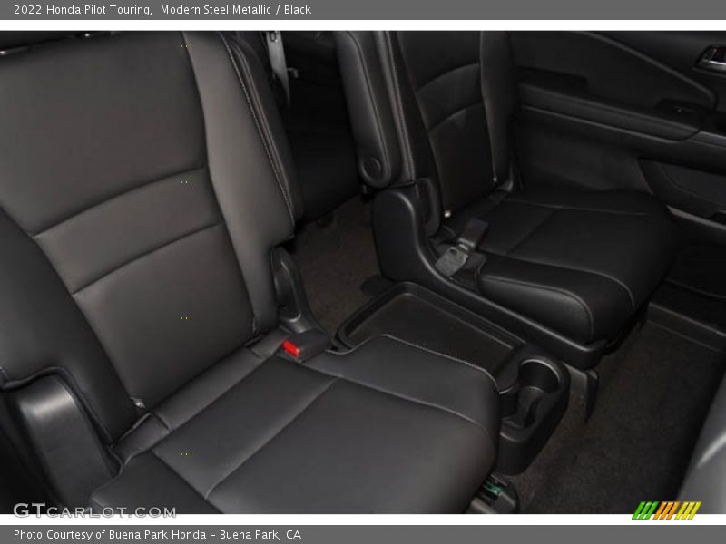 Modern Steel Metallic / Black 2022 Honda Pilot Touring