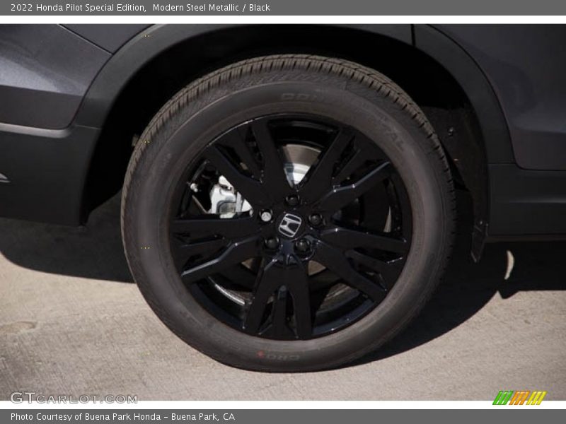 Modern Steel Metallic / Black 2022 Honda Pilot Special Edition