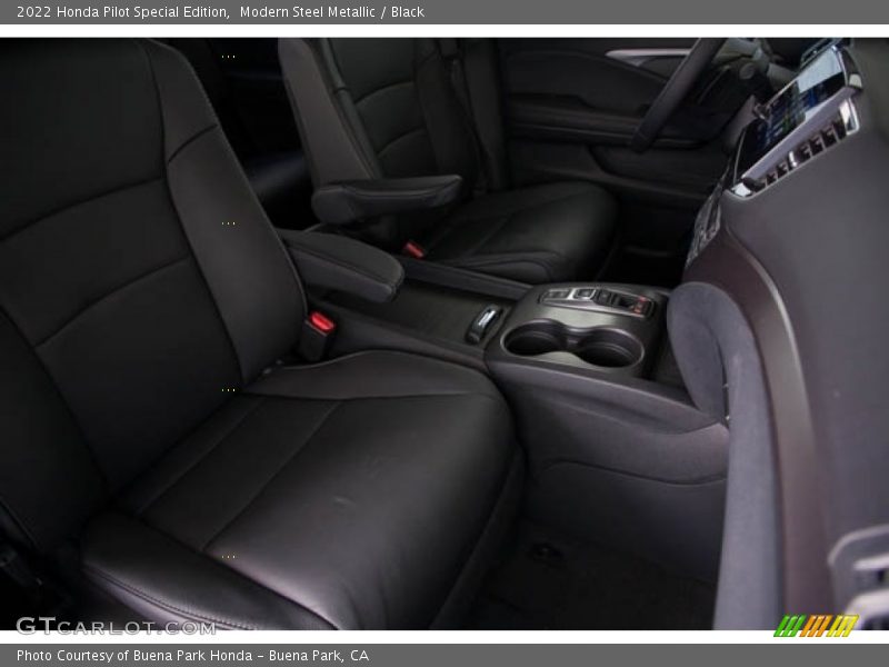 Modern Steel Metallic / Black 2022 Honda Pilot Special Edition