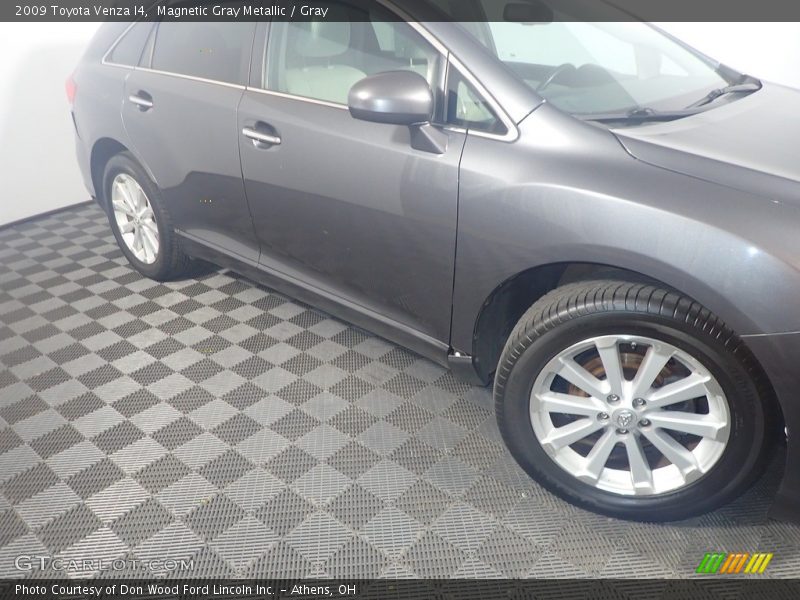 Magnetic Gray Metallic / Gray 2009 Toyota Venza I4