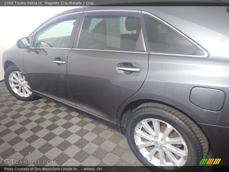 Magnetic Gray Metallic / Gray 2009 Toyota Venza I4