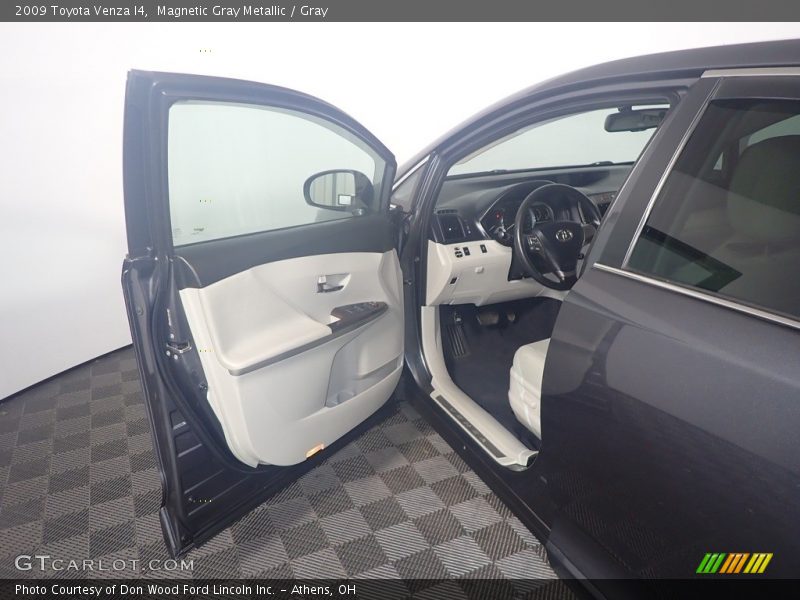 Magnetic Gray Metallic / Gray 2009 Toyota Venza I4