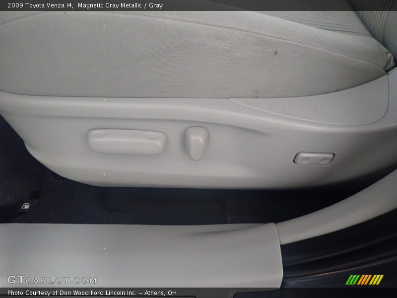 Magnetic Gray Metallic / Gray 2009 Toyota Venza I4