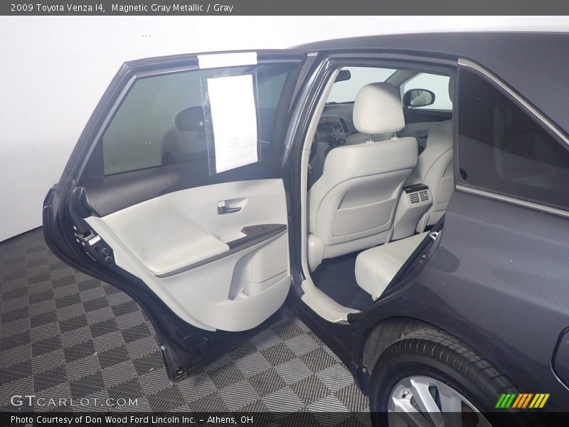 Magnetic Gray Metallic / Gray 2009 Toyota Venza I4