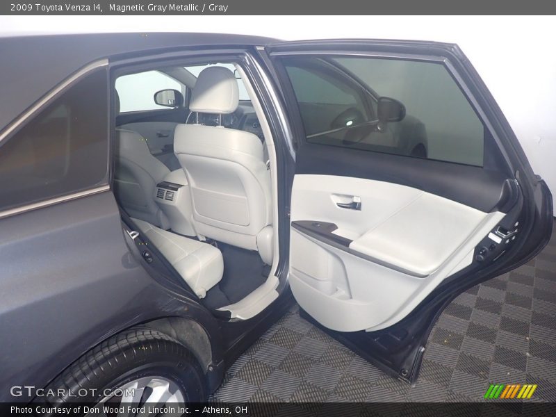 Magnetic Gray Metallic / Gray 2009 Toyota Venza I4
