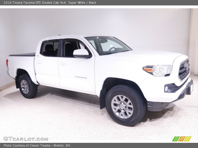 Super White / Black 2019 Toyota Tacoma SR5 Double Cab 4x4