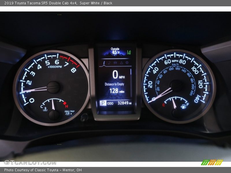 Super White / Black 2019 Toyota Tacoma SR5 Double Cab 4x4