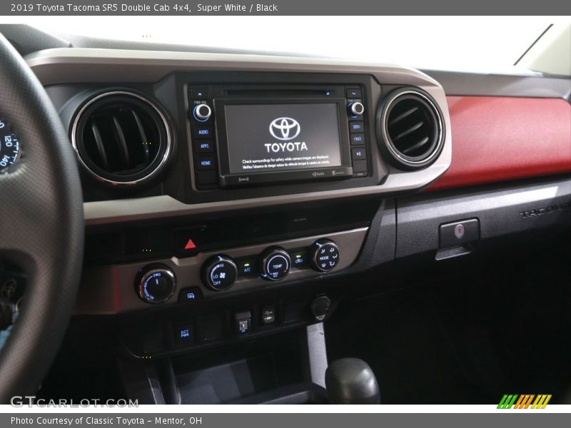 Super White / Black 2019 Toyota Tacoma SR5 Double Cab 4x4