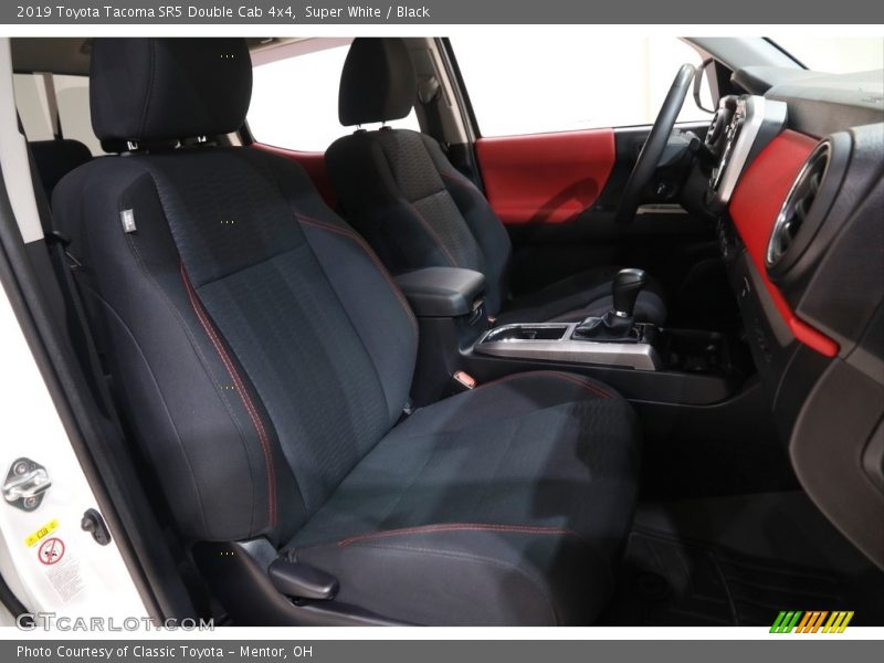 Super White / Black 2019 Toyota Tacoma SR5 Double Cab 4x4