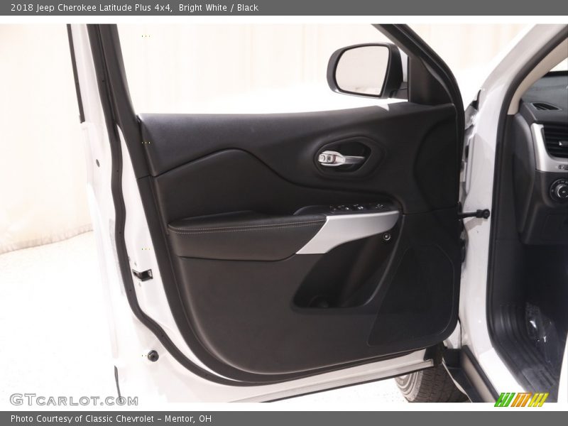 Bright White / Black 2018 Jeep Cherokee Latitude Plus 4x4