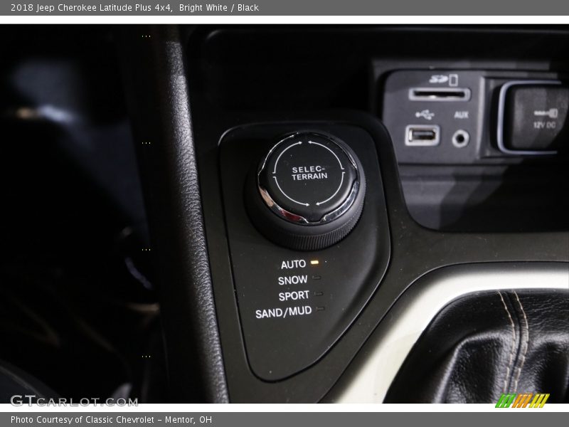 Bright White / Black 2018 Jeep Cherokee Latitude Plus 4x4