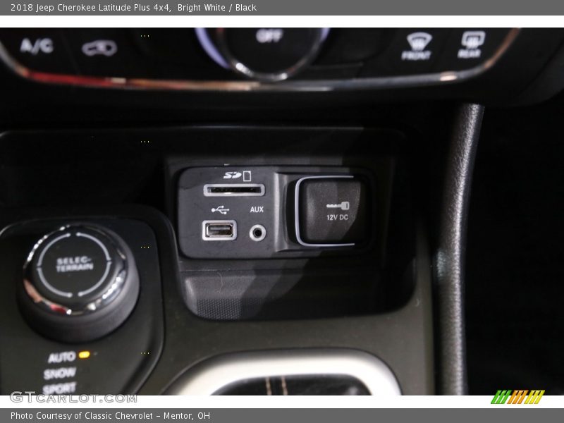 Bright White / Black 2018 Jeep Cherokee Latitude Plus 4x4