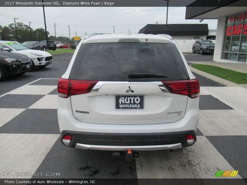 Diamond White Pearl / Beige 2017 Mitsubishi Outlander SEL