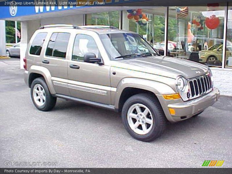 Light Khaki Metallic / Khaki 2005 Jeep Liberty Limited 4x4