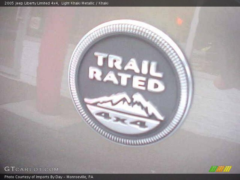 Light Khaki Metallic / Khaki 2005 Jeep Liberty Limited 4x4