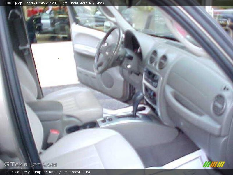 Light Khaki Metallic / Khaki 2005 Jeep Liberty Limited 4x4